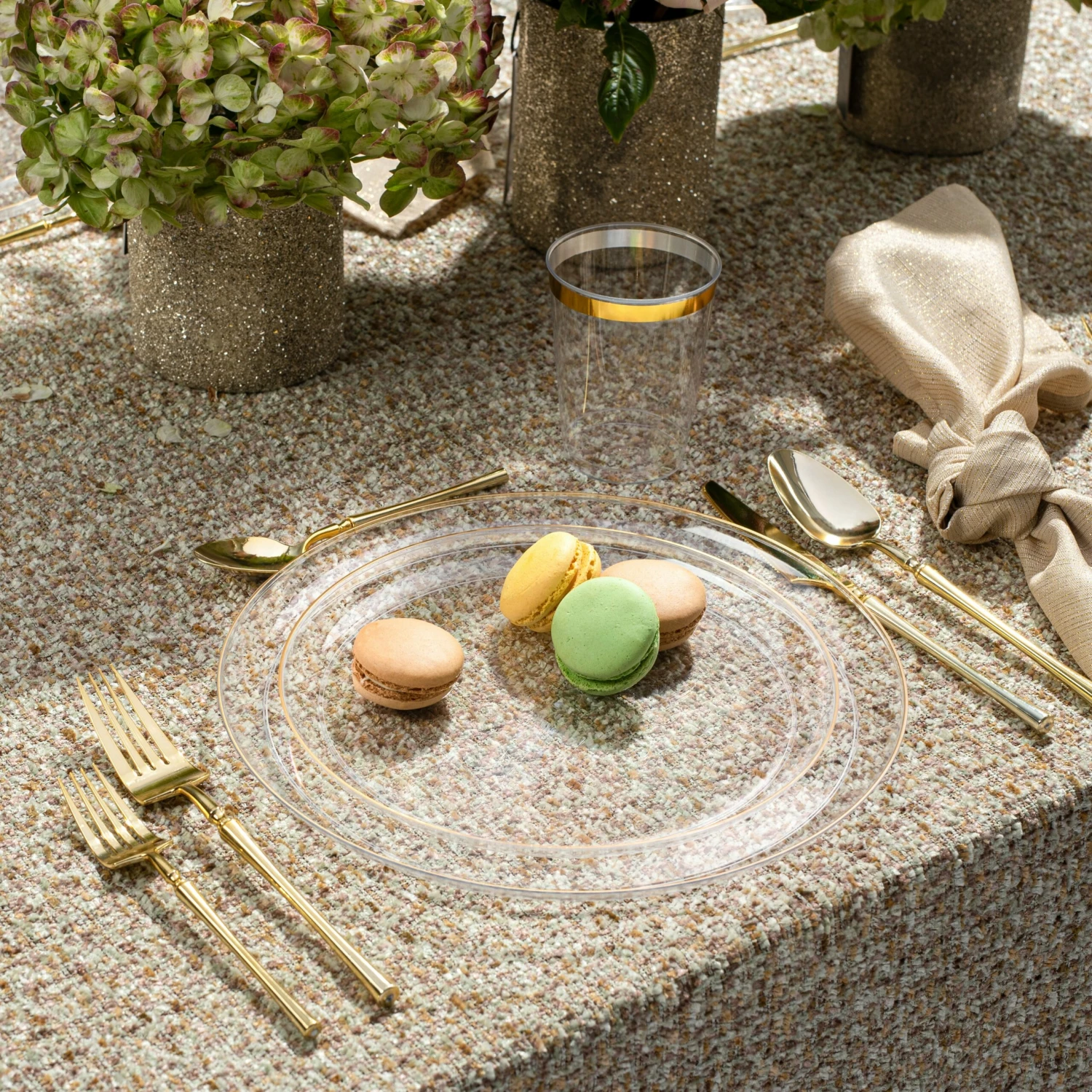 Budget 🧨 Posh Setting 20 Pack Clear and Gold Round Plastic Dinnerware Set (10 Guests) - Edge ❤️ 6 Budget 🧨 Posh Setting 20 Pack Clear and Gold Round Plastic Dinnerware Set (10 Guests) - Edge ❤️ - Image 4