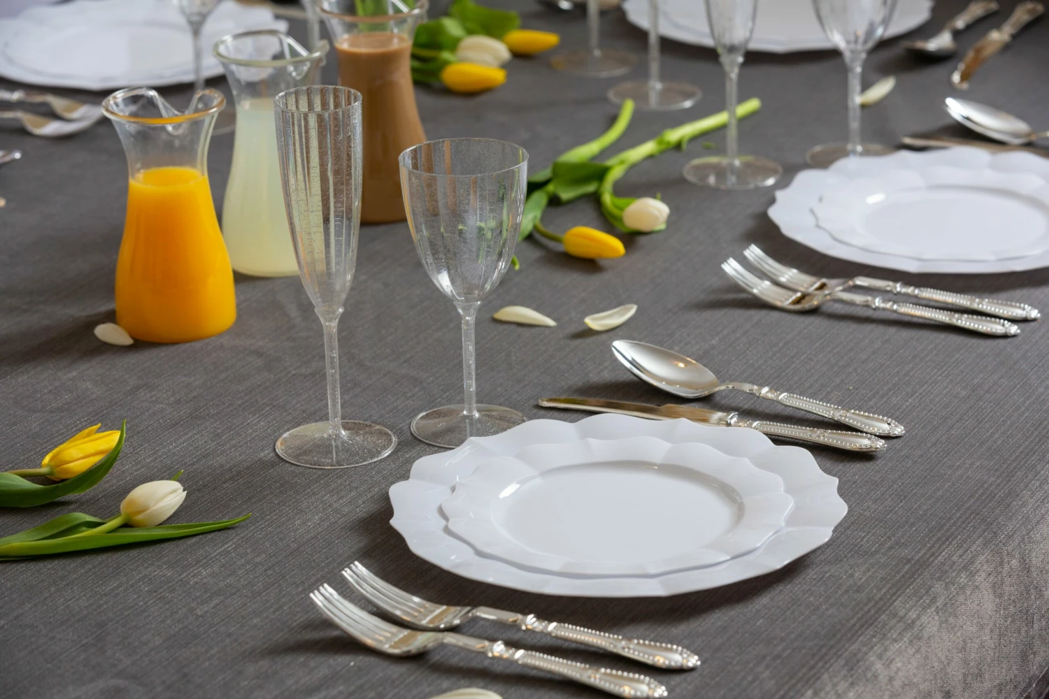 Best Pirce 🔔 Posh Setting 40 Pack White Round Plastic Dinnerware Value Set (20 Guests) - Scalloped 🧨 4 Best Pirce 🔔 Posh Setting 40 Pack White Round Plastic Dinnerware Value Set (20 Guests) - Scalloped 🧨 - Image 2