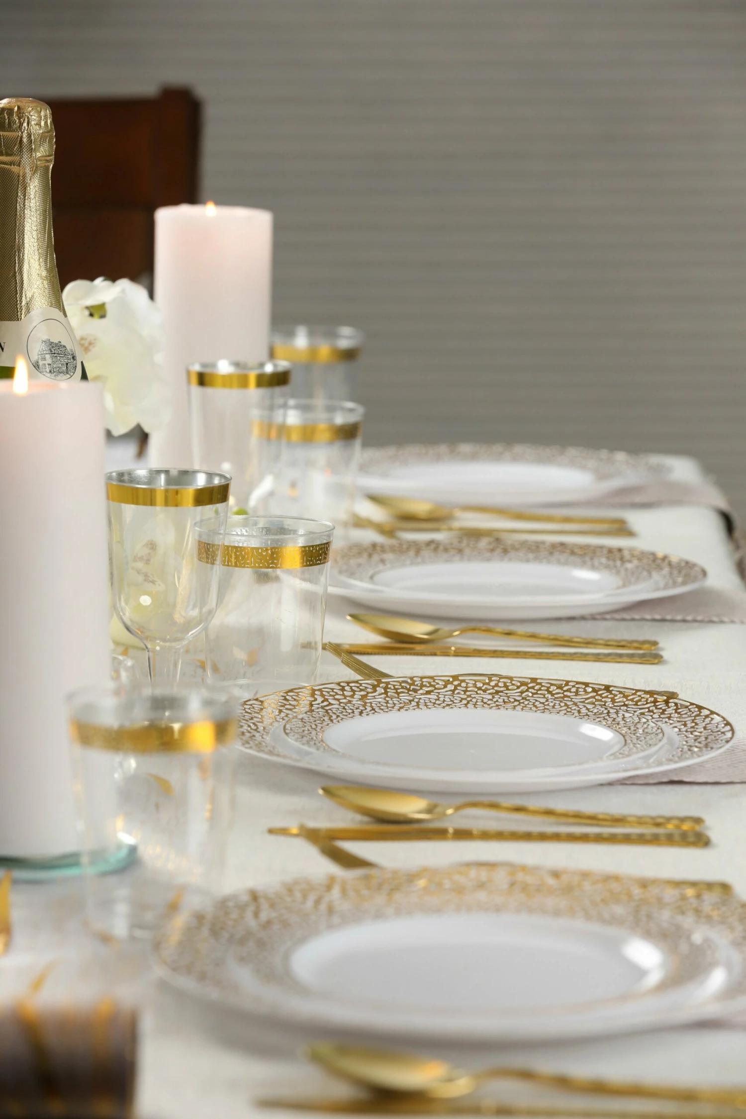 Best deal π Posh Setting 40 Piece Combo Pack White and Gold Round Plastic Dinnerware value set (20 Servings) - Lace π 6 Best deal π Posh Setting 40 Piece Combo Pack White and Gold Round Plastic Dinnerware value set (20 Servings) - Lace π - Image 4