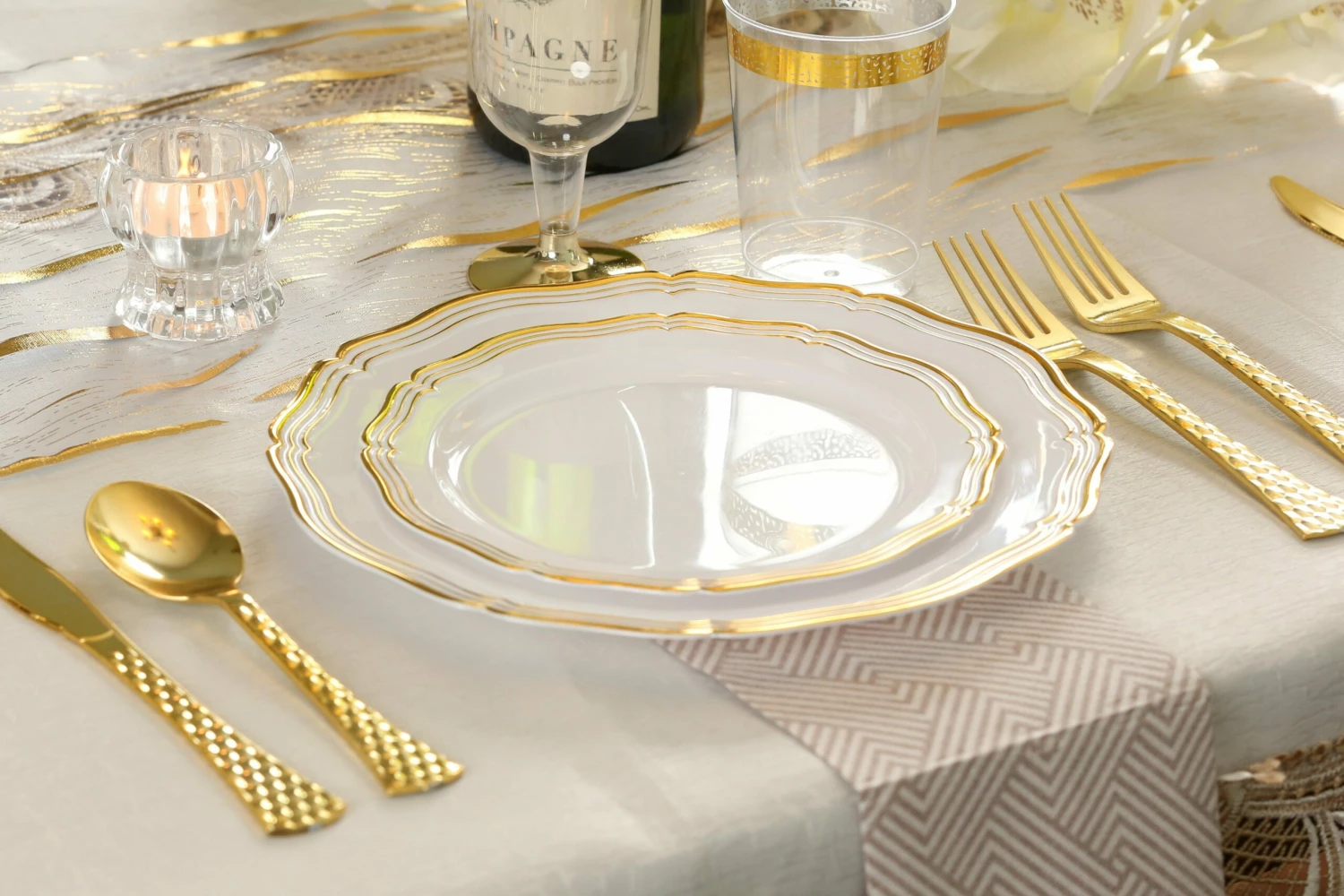 Best Sale 🥰 Posh Setting White and Gold/Silver Round Plastic Wedding Value Set (120 Servings) - Aristocrat ✔️ 6 Best Sale 🥰 Posh Setting White and Gold/Silver Round Plastic Wedding Value Set (120 Servings) - Aristocrat ✔️ - Image 4