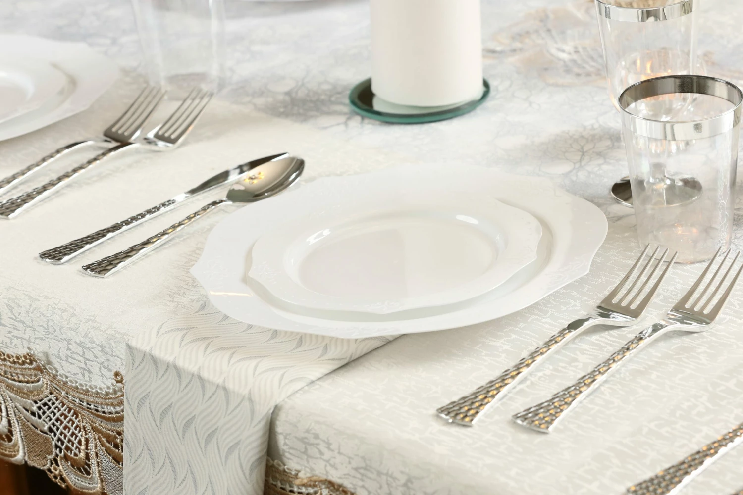 Buy β Posh Setting White or Clear Round Plastic Wedding Value Set (120 Servings) - Antique π 6 Buy β Posh Setting White or Clear Round Plastic Wedding Value Set (120 Servings) - Antique π - Image 4