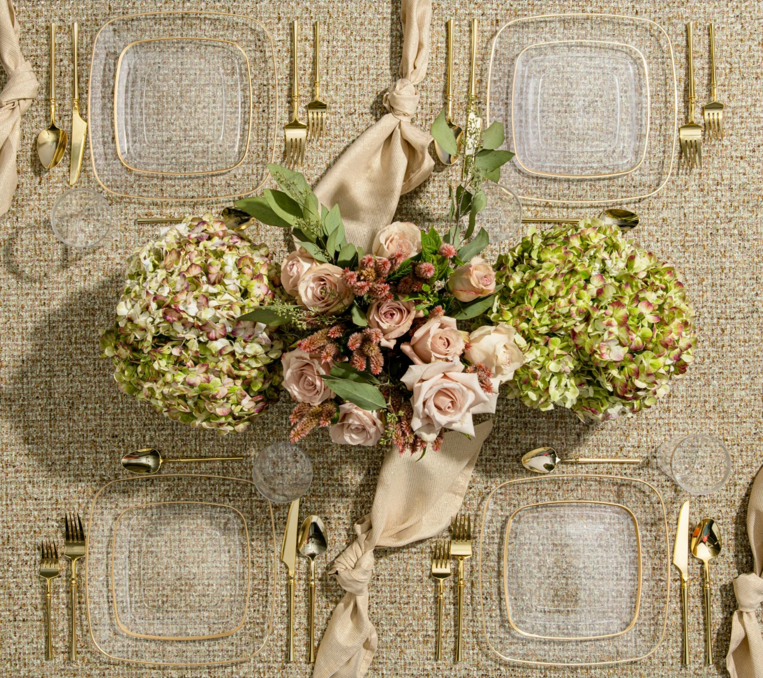 Flash Sale ✨ Posh Setting 32 Pack Clear and Gold Square Plastic Dinnerware Set (16 Guests) - Classic Square 🤩 6 Flash Sale ✨ Posh Setting 32 Pack Clear and Gold Square Plastic Dinnerware Set (16 Guests) - Classic Square 🤩 - Image 4